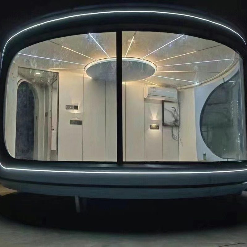 Space capsule E 5